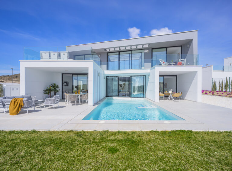 villa for sale in Altaona Golf and Country Village