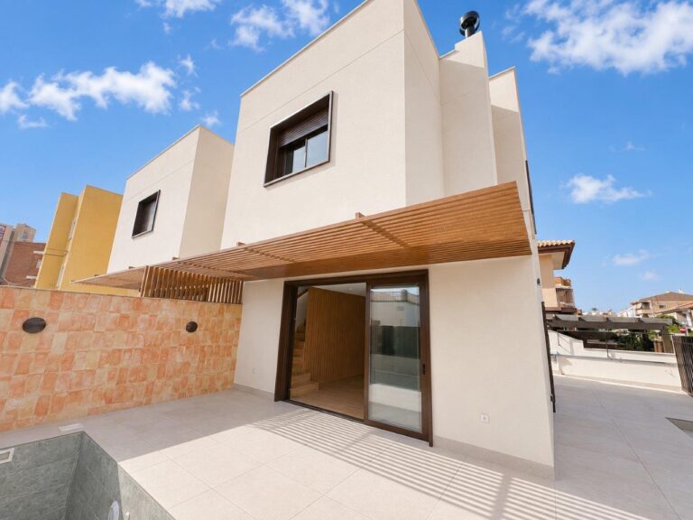 villa te koop in Santiago de la Ribera